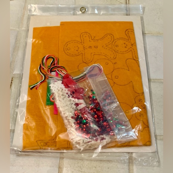 1970s Vintage Bucilla GINGERBREAD COOKIES Set of 8 Jeweled Oraments Kit No. 2824 - Picture 9 of 9